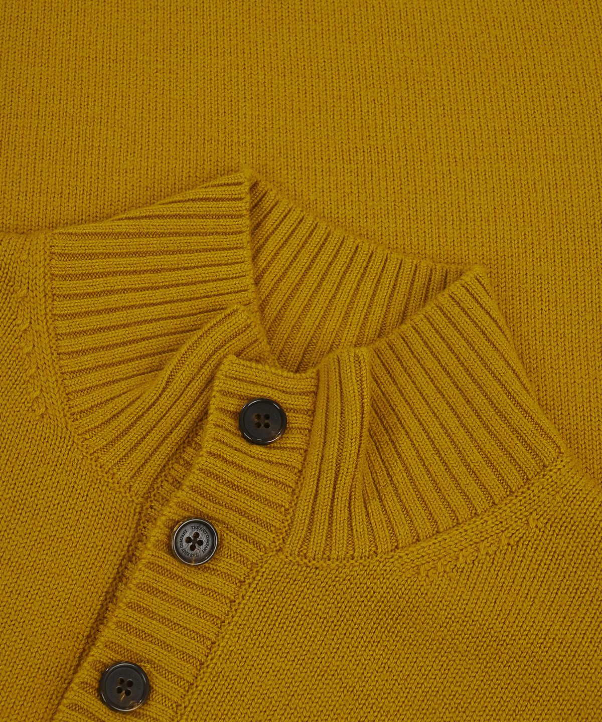 더니트컴퍼니(THEKNITCOMPANY) 발투르 울 버튼 스웨터 2color