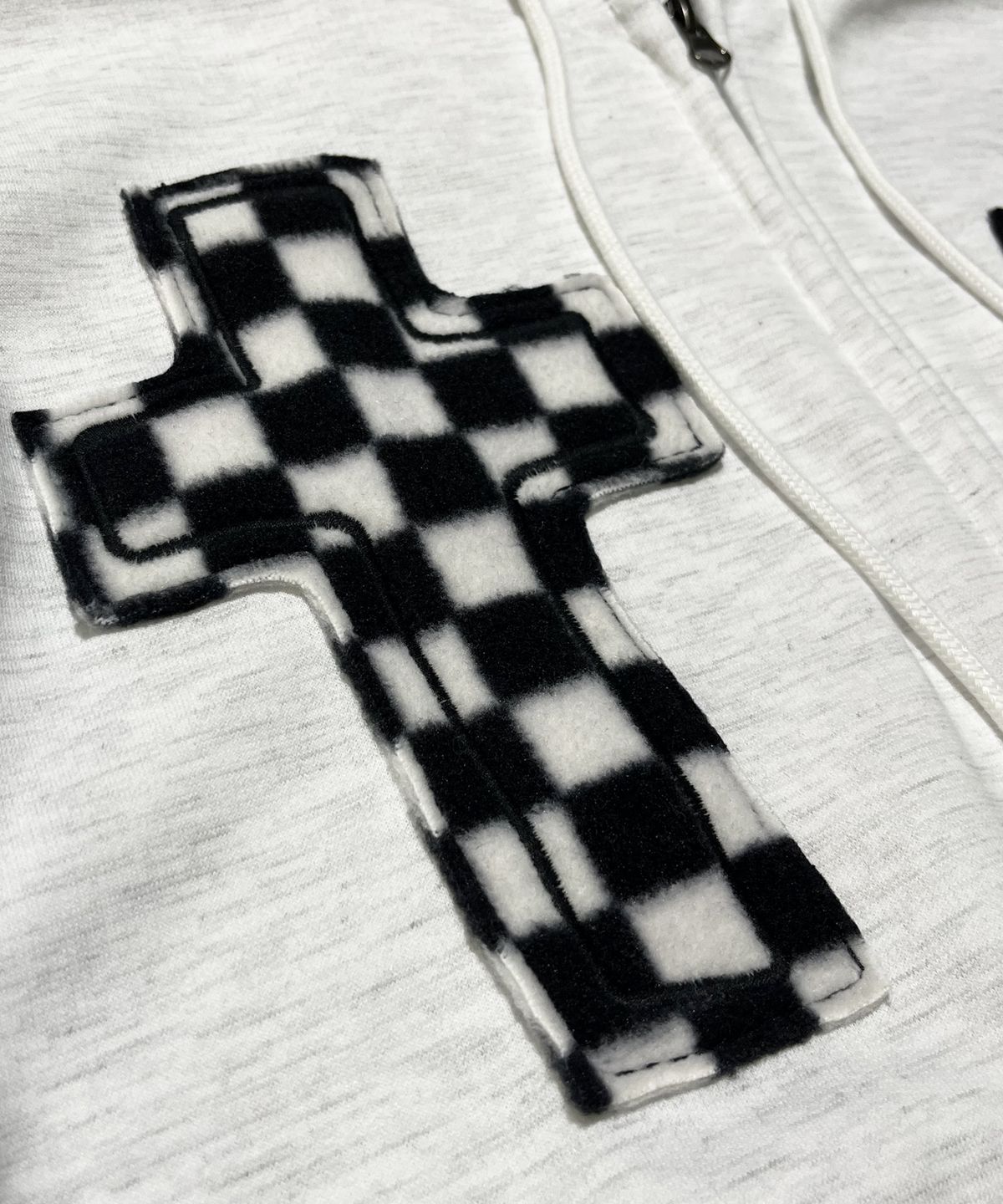 스케이터락(SK8ER ROCK) Striking Cross Sweat Hood Zip-Up ((white melange))