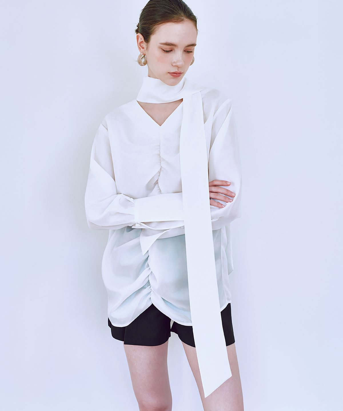 쥴리앤칼라(JULIY&CALLA) 25FW 칼라1 GBTN 라라 블라우스 화이트 (투웨이)