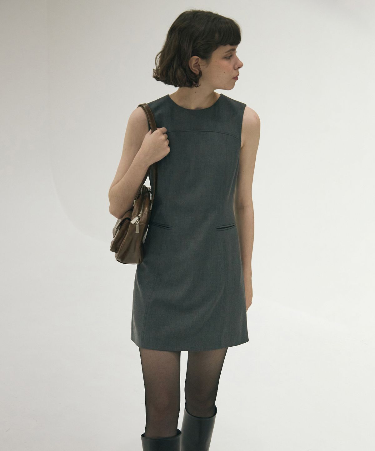 드로우핏 우먼(DRAWFIT WOMEN) 웰트 포켓 슬리브리스 미니 원피스 [CHARCOAL]