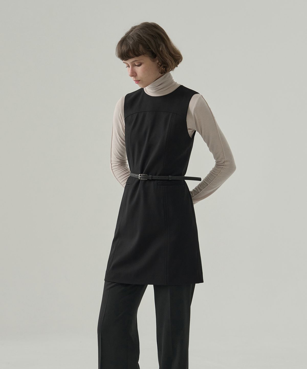 드로우핏 우먼(DRAWFIT WOMEN) 웰트 포켓 슬리브리스 미니 원피스 [BLACK]