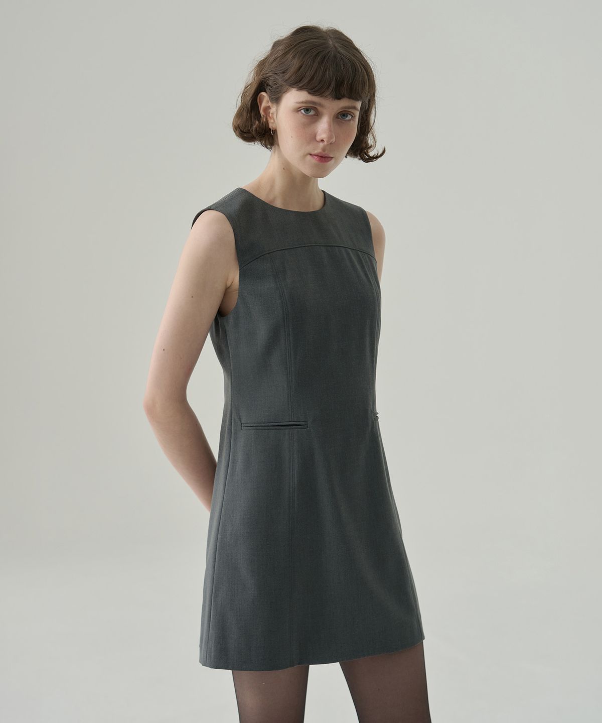 드로우핏 우먼(DRAWFIT WOMEN) 웰트 포켓 슬리브리스 미니 원피스 [BLACK]