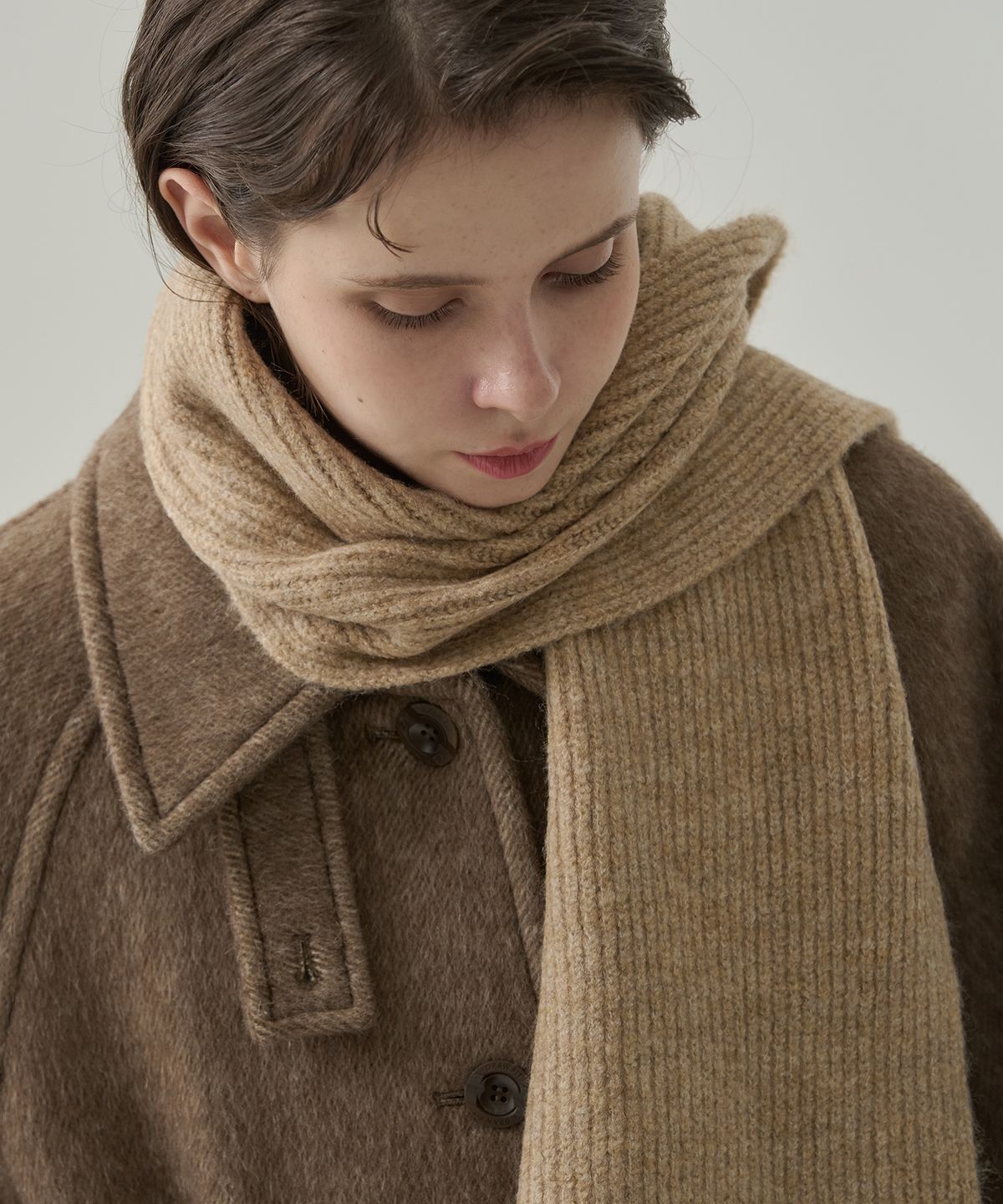 드로우핏 우먼(DRAWFIT WOMEN) 플러피 프린지 리브드 머플러 [BEIGE]