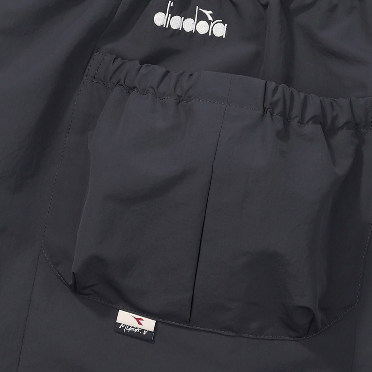 디아도라(diadora) 크로스코트 우븐 쇼츠 우먼 GREY