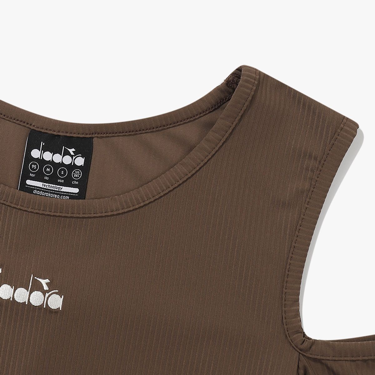 디아도라(diadora) 크로스코트 퍼포먼스 컷아웃 티셔츠 BROWN