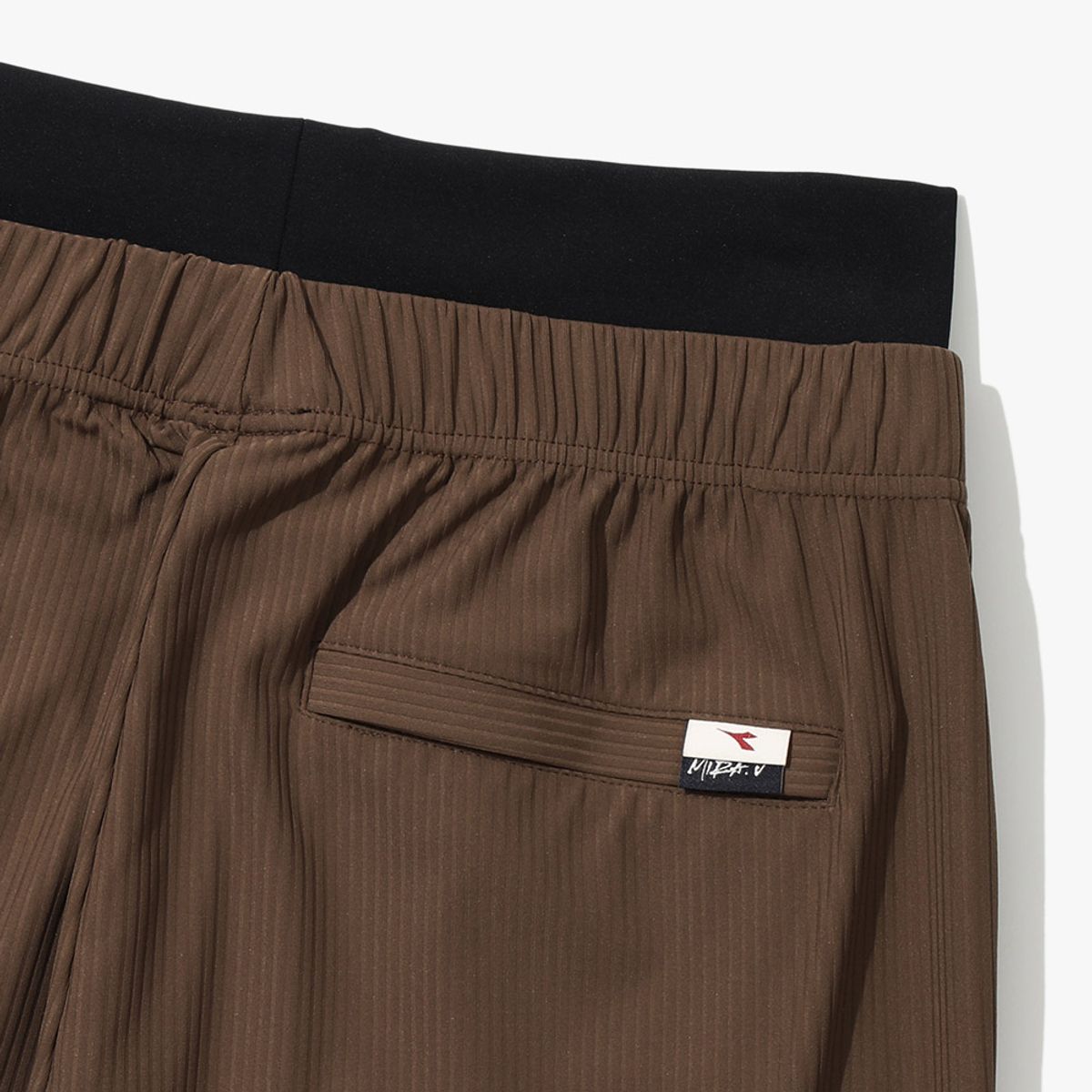 디아도라(diadora) 크로스코트 퍼포먼스 골지 팬츠 BROWN