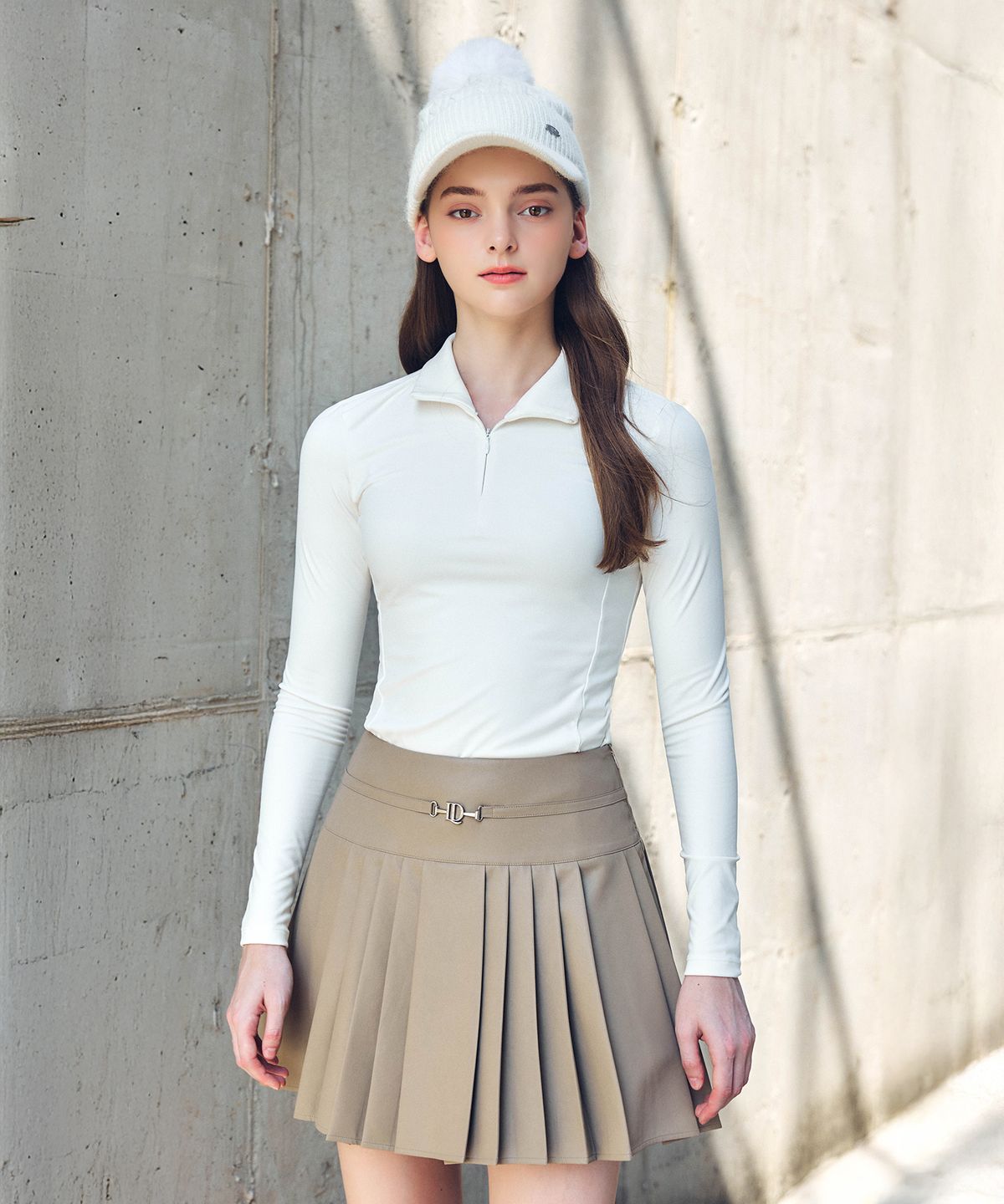로드로아르(LORDLOAR) FAUX 레더 플리츠 스커트 BEIGE