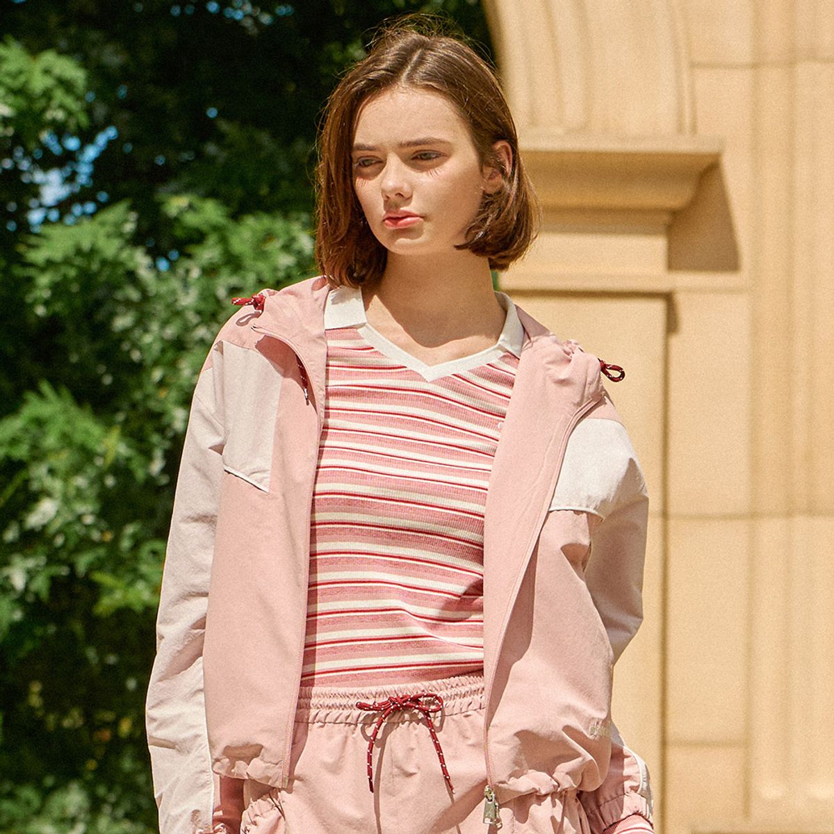 디아도라(diadora) 크로스코트 컬러 배색 우븐 자켓 우먼 CORAL