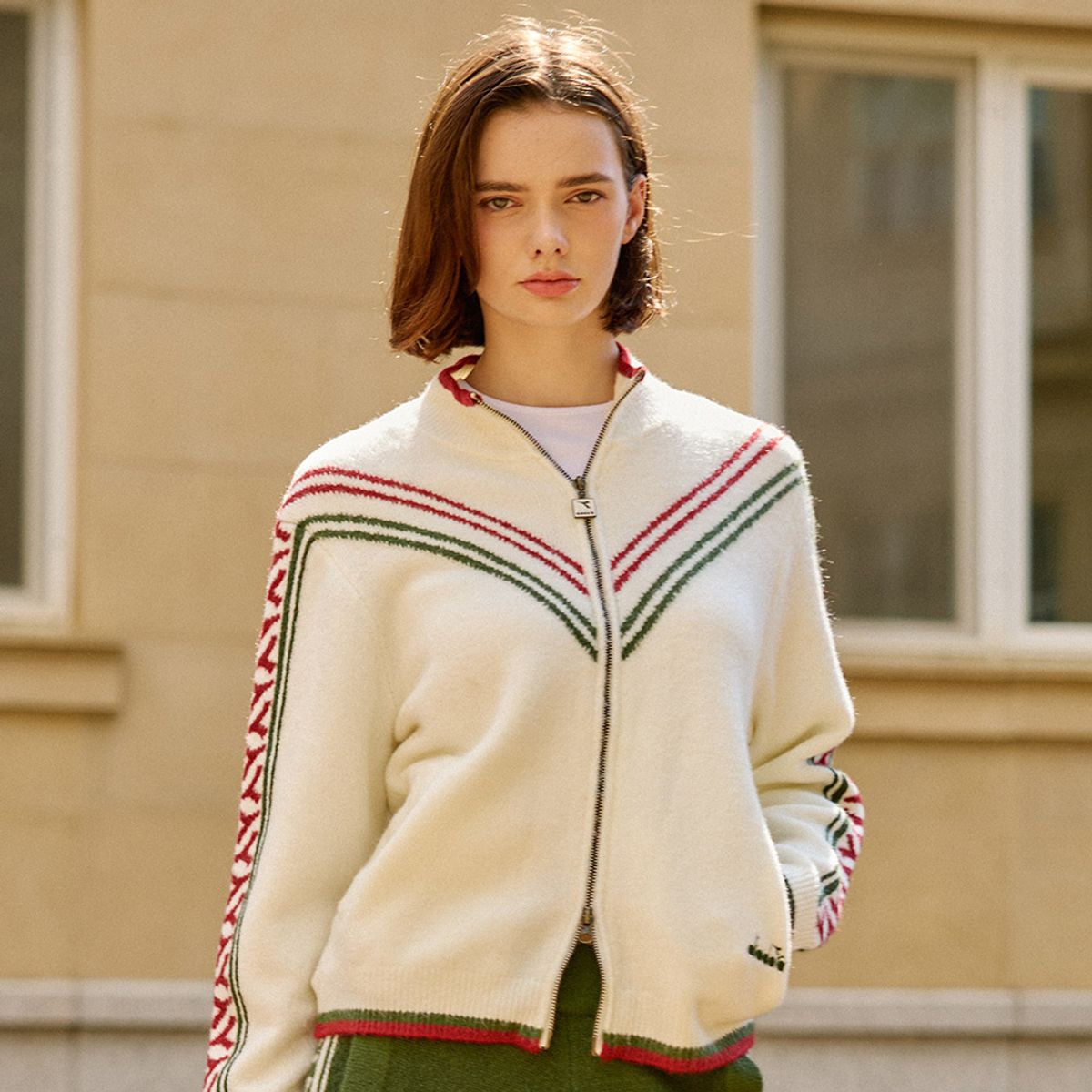 디아도라(diadora) 프리즈 스웨터 트랙 자켓 OFF WHITE