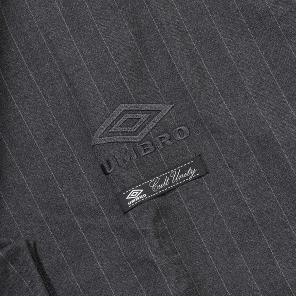 엄브로(UMBRO) [UMBRO X SLAM JAM] 포멀 핀스트라이프 자켓 차콜 UQ411CJKO1