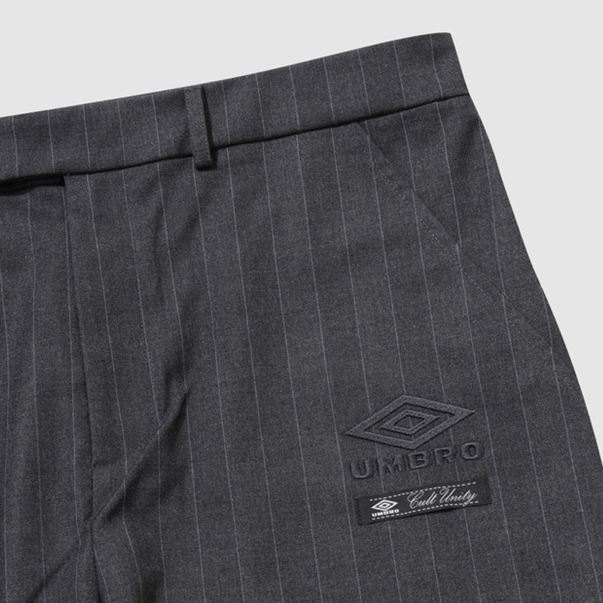 엄브로(UMBRO) [UMBRO X SLAM JAM] 포멀 핀스트라이프 팬츠 차콜 UQ411CPTO1