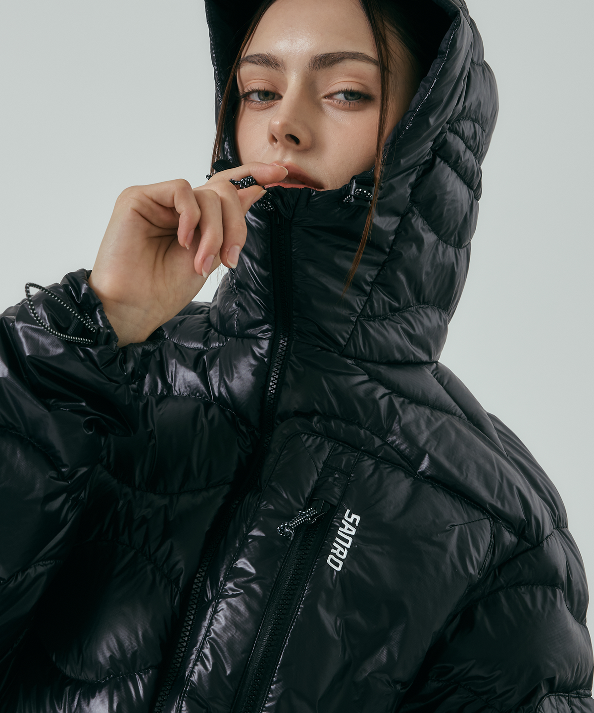 산로(SANRO) [UNISEX] 라이트다운 패딩 자켓 - 글로시 블랙