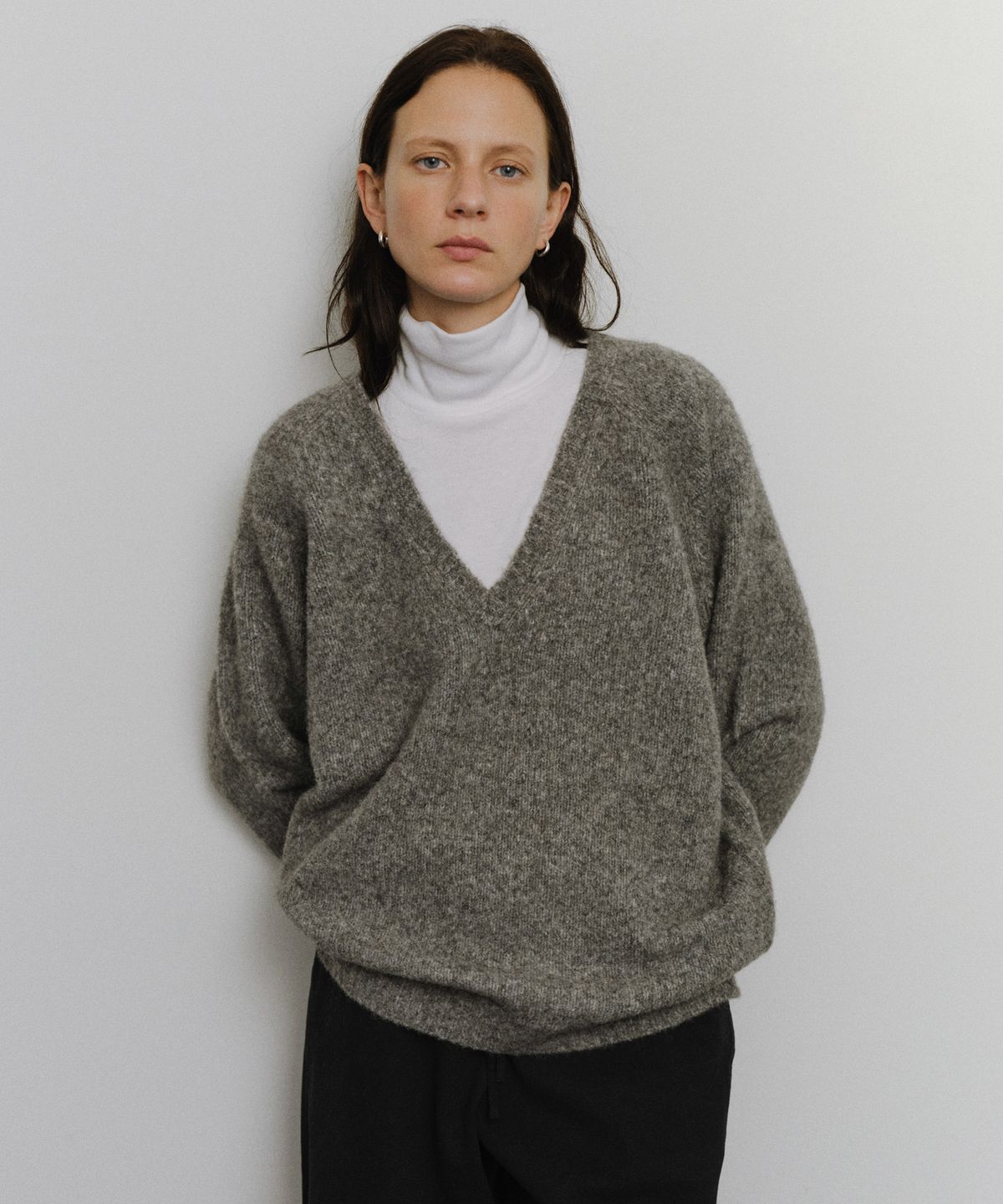 유라고(URAGO) Alpaca wool V-neck knit
