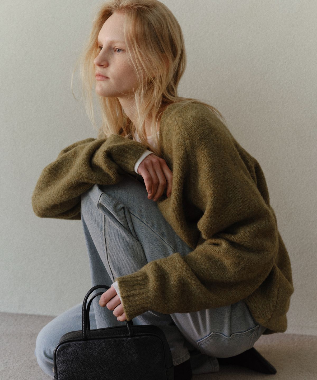 유라고(URAGO) Alpaca wool V-neck knit