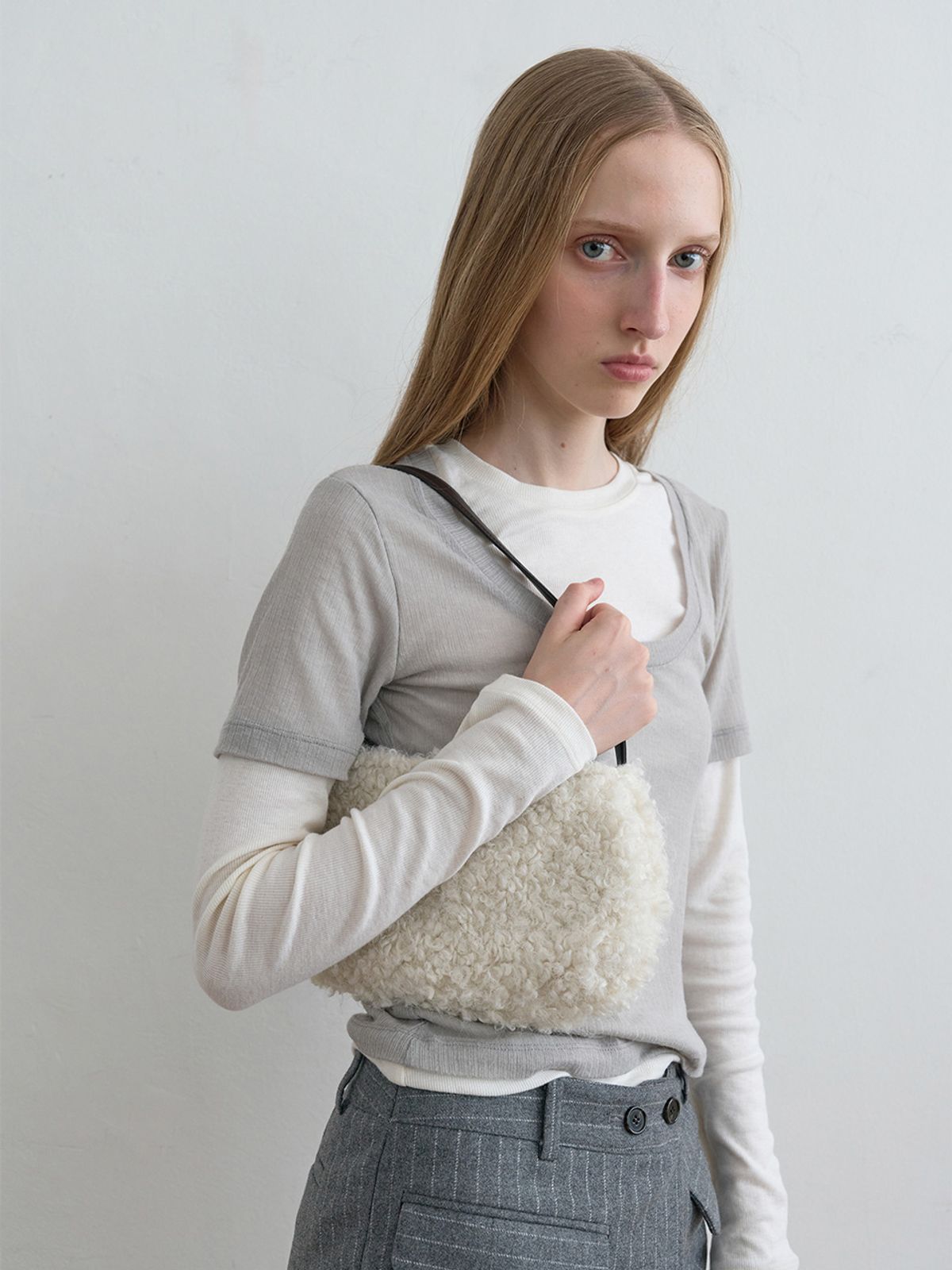 기준(KIJUN) Boucle Fur Shoulder Bag Ivory