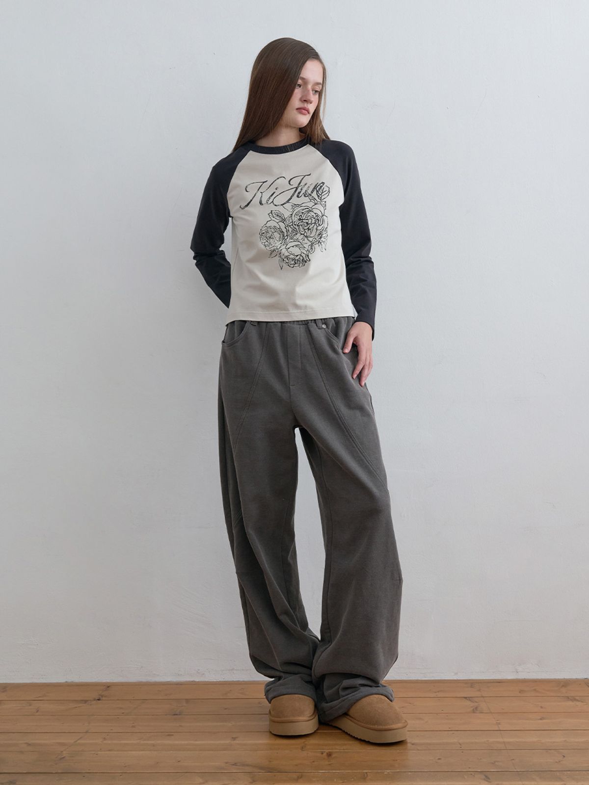 기준(KIJUN) Panel Line Sweat Pants Charcoal Brown