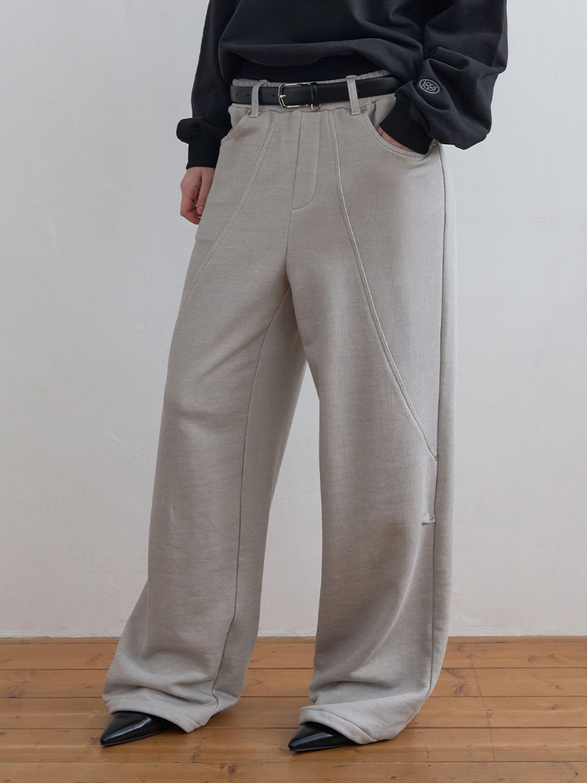 기준(KIJUN) Panel Line Sweat Pants Light Grey