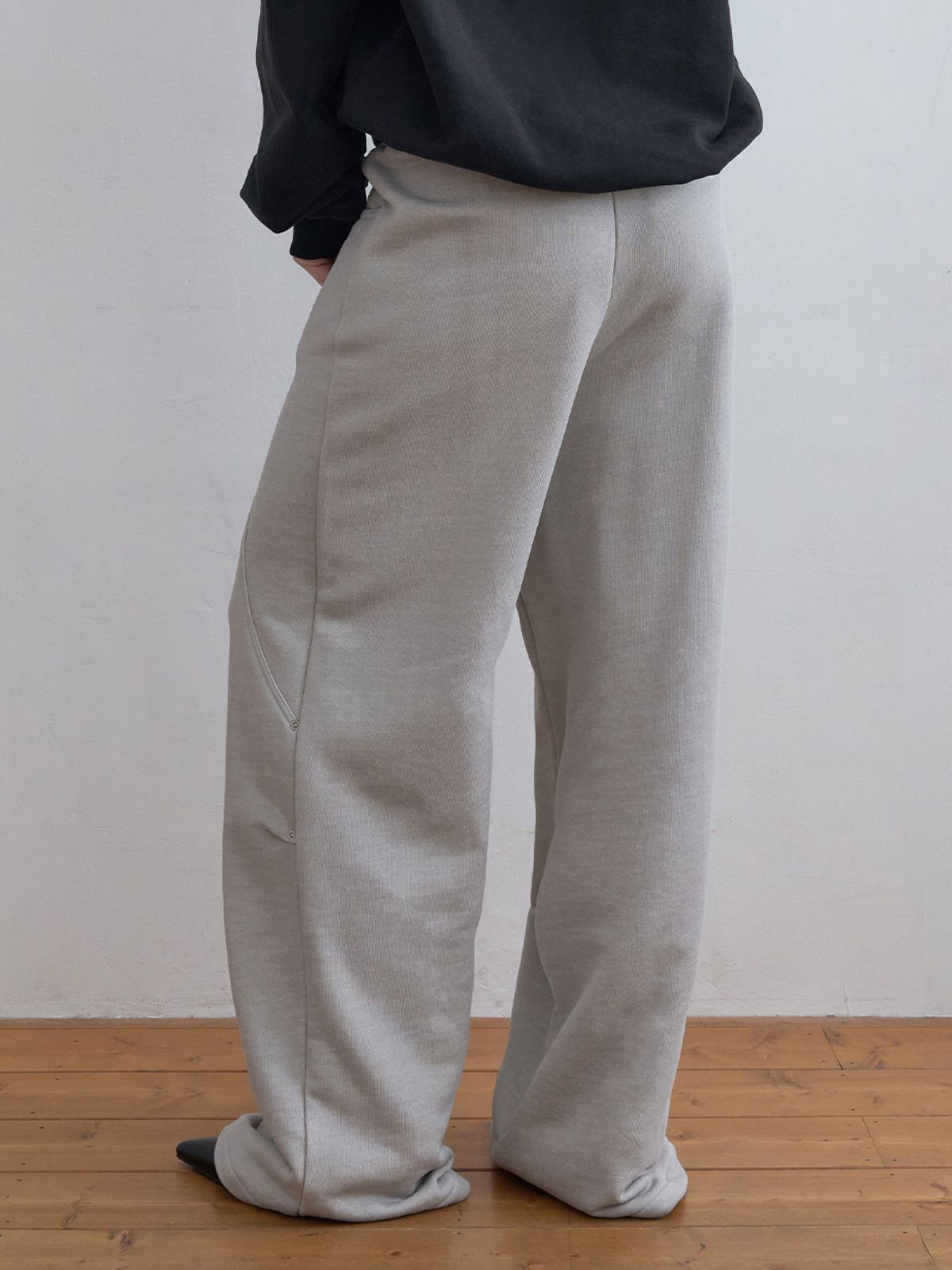 기준(KIJUN) Panel Line Sweat Pants Light Grey