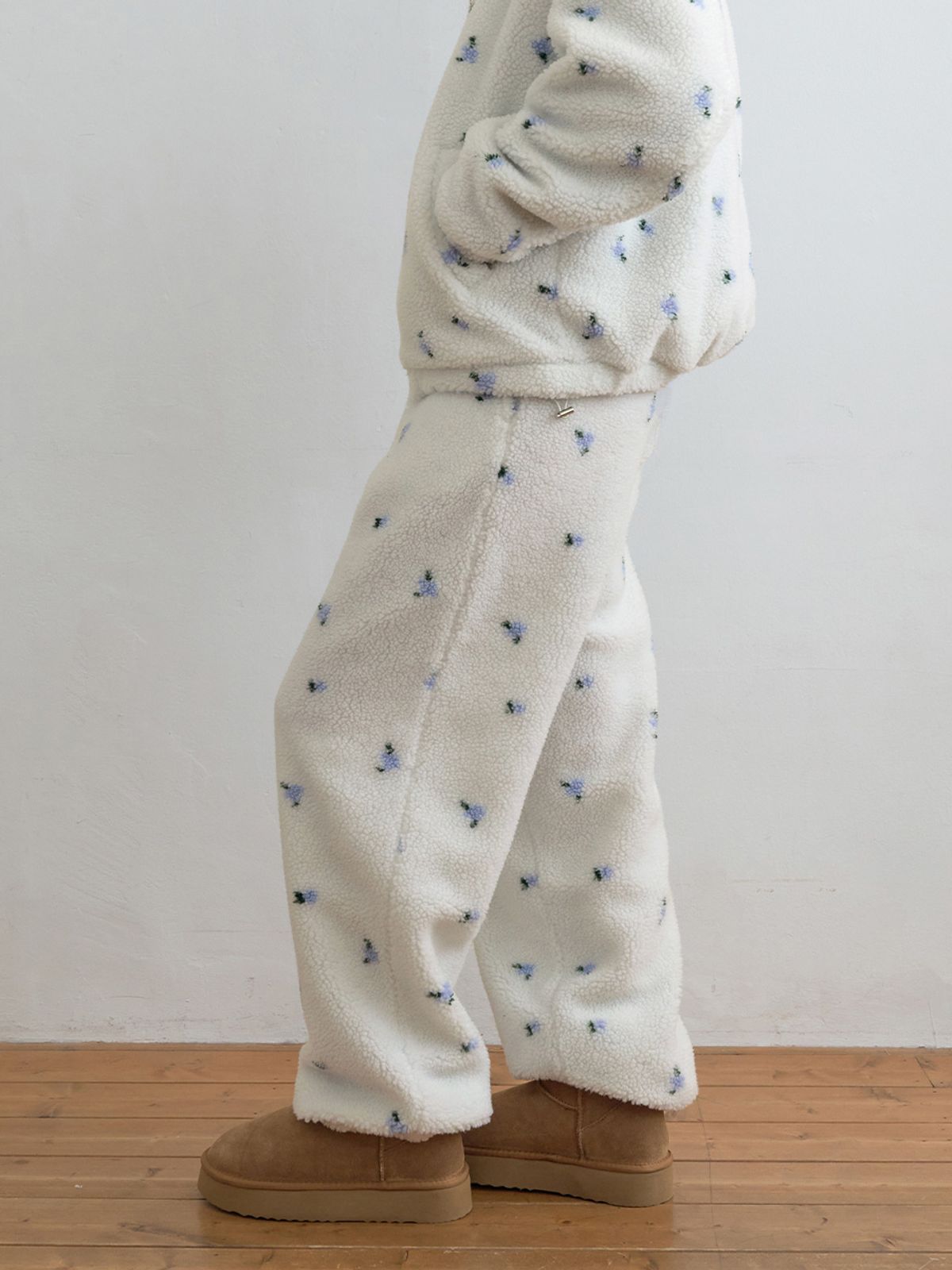 기준(KIJUN) Blossom Fleece Pants Ivory