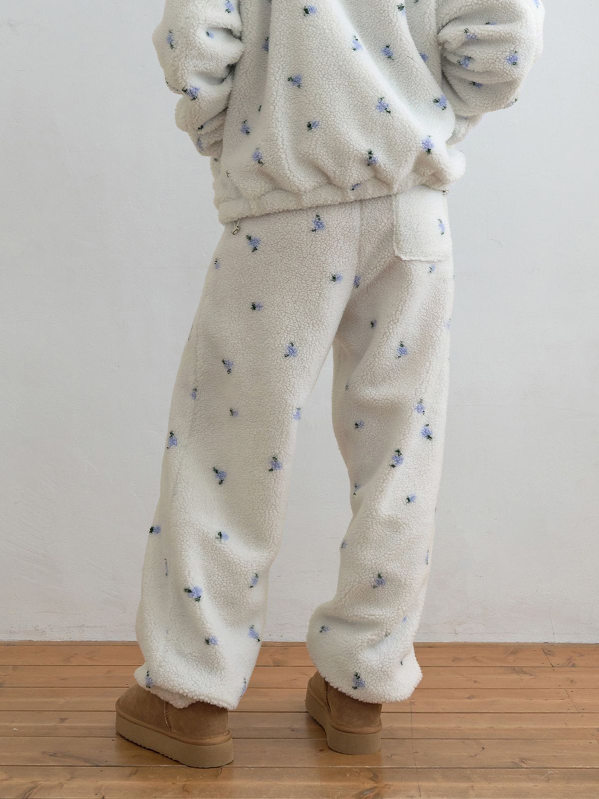기준(KIJUN) Blossom Fleece Pants Ivory