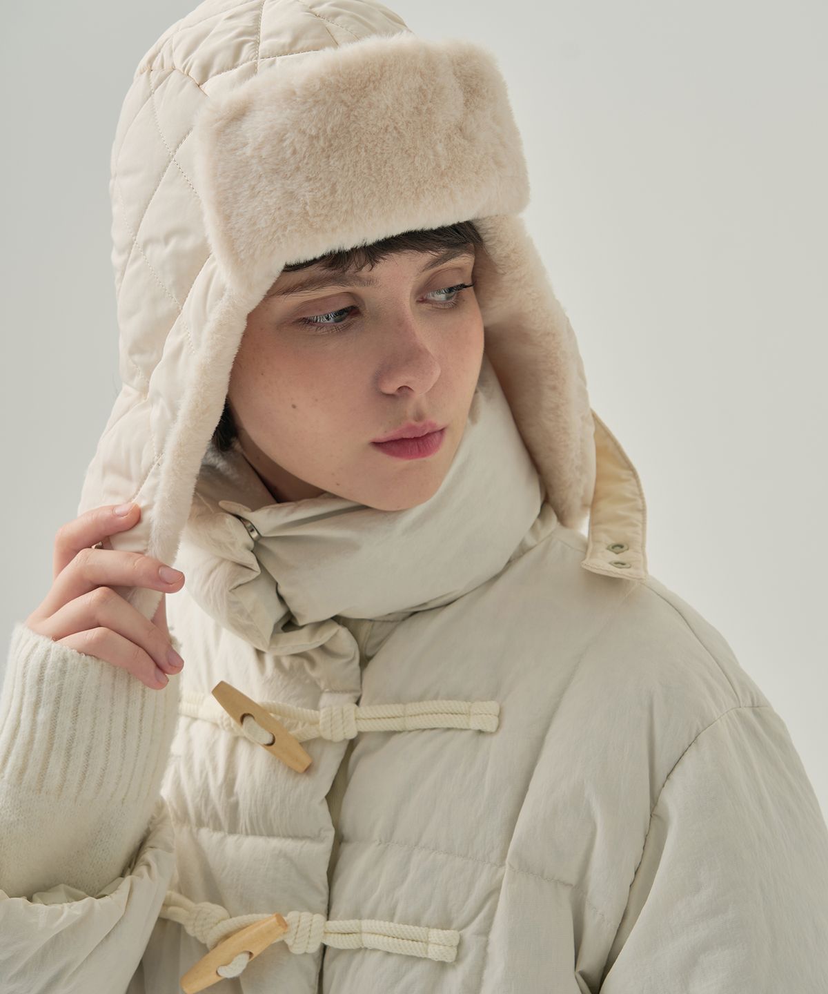 드로우핏 우먼(DRAWFIT WOMEN) 패딩 이어플랩 트루퍼 햇 [IVORY]