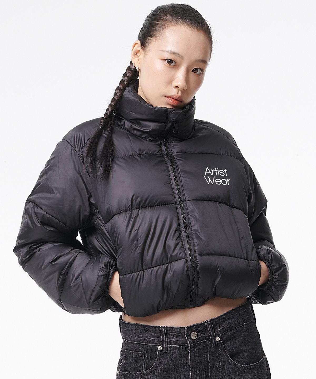 아티스트웨어(ARTISTWEAR) [2COLORS] 모노타입 푸퍼 크롭 숏패딩 자켓