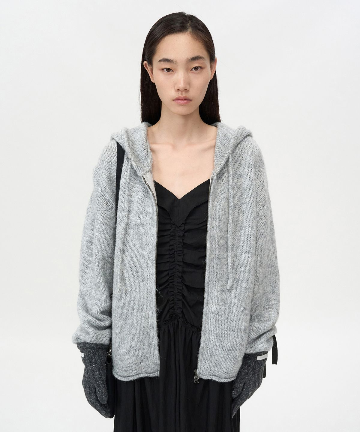 인사일런스 우먼(INSILENCE WOMEN) 윈터 스트랩 글러브 CHARCOAL