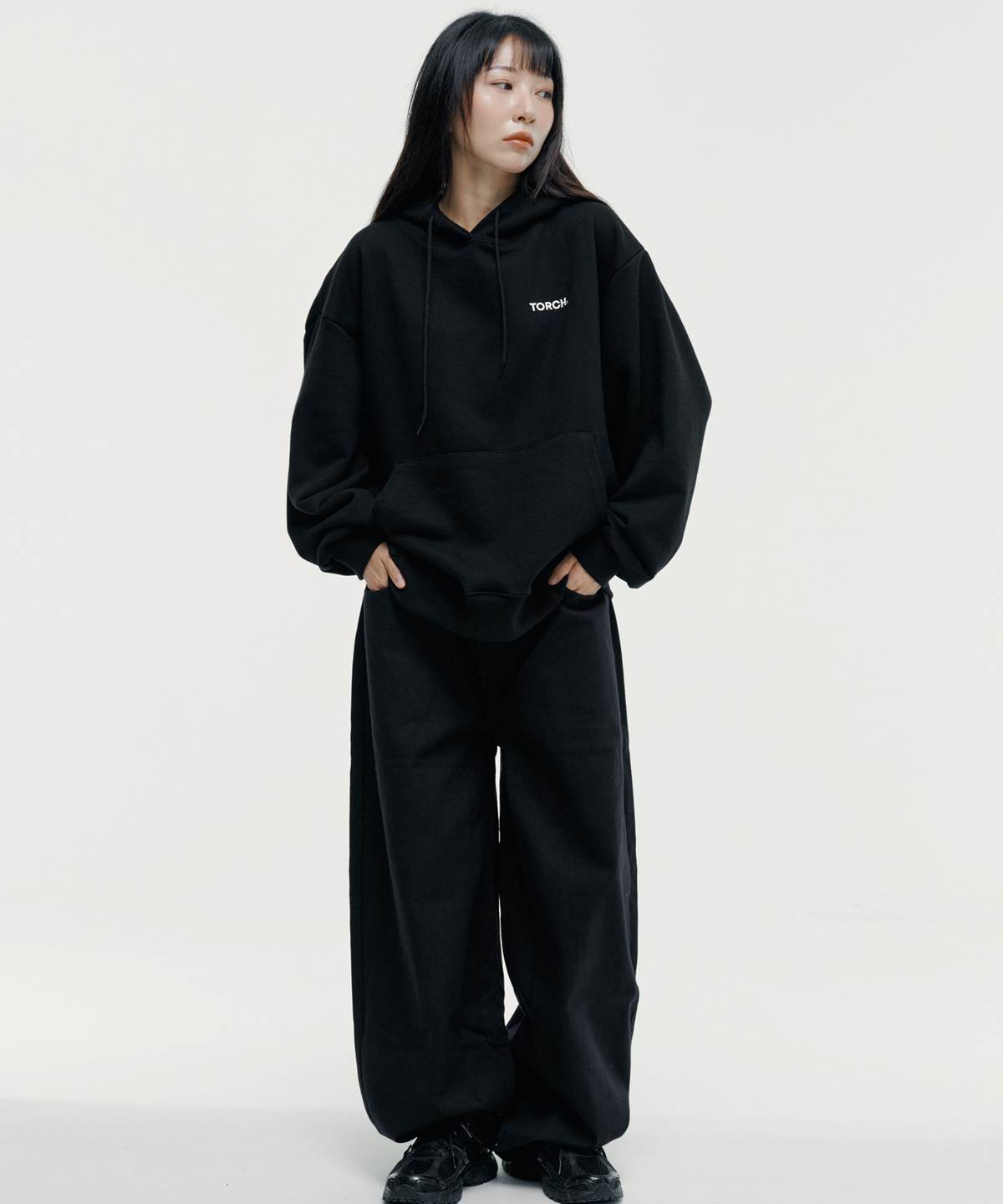 토치(TORCH) TORCH 0.3.1 Logo HOODIE ［BLACK］