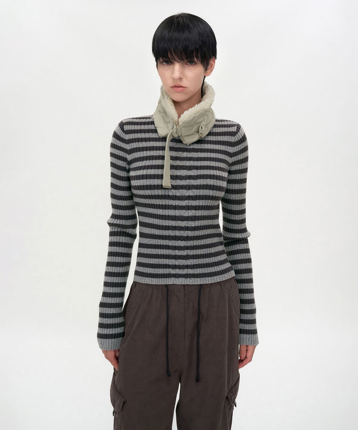 인사일런스 우먼(INSILENCE WOMEN) 케이블 스트랩 넥워머 BEIGE