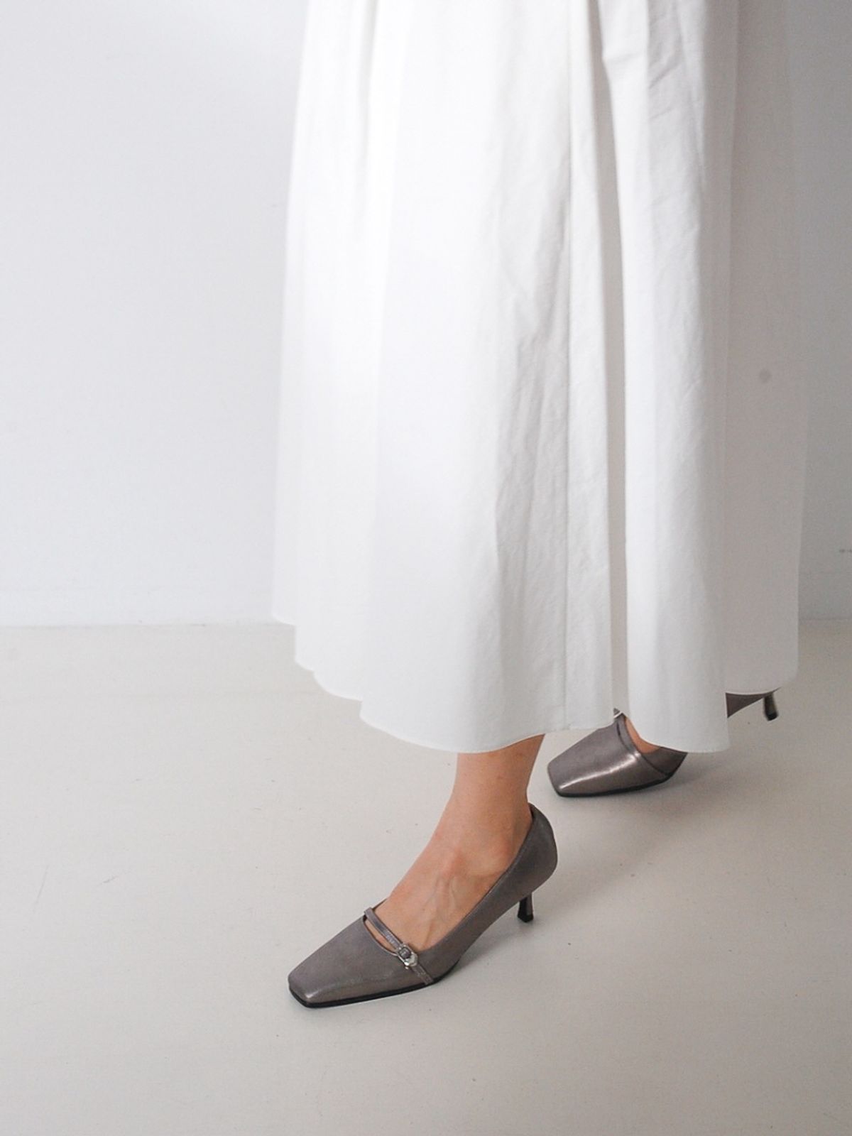 투콤(2COMM) Kihara pumps_dark silver