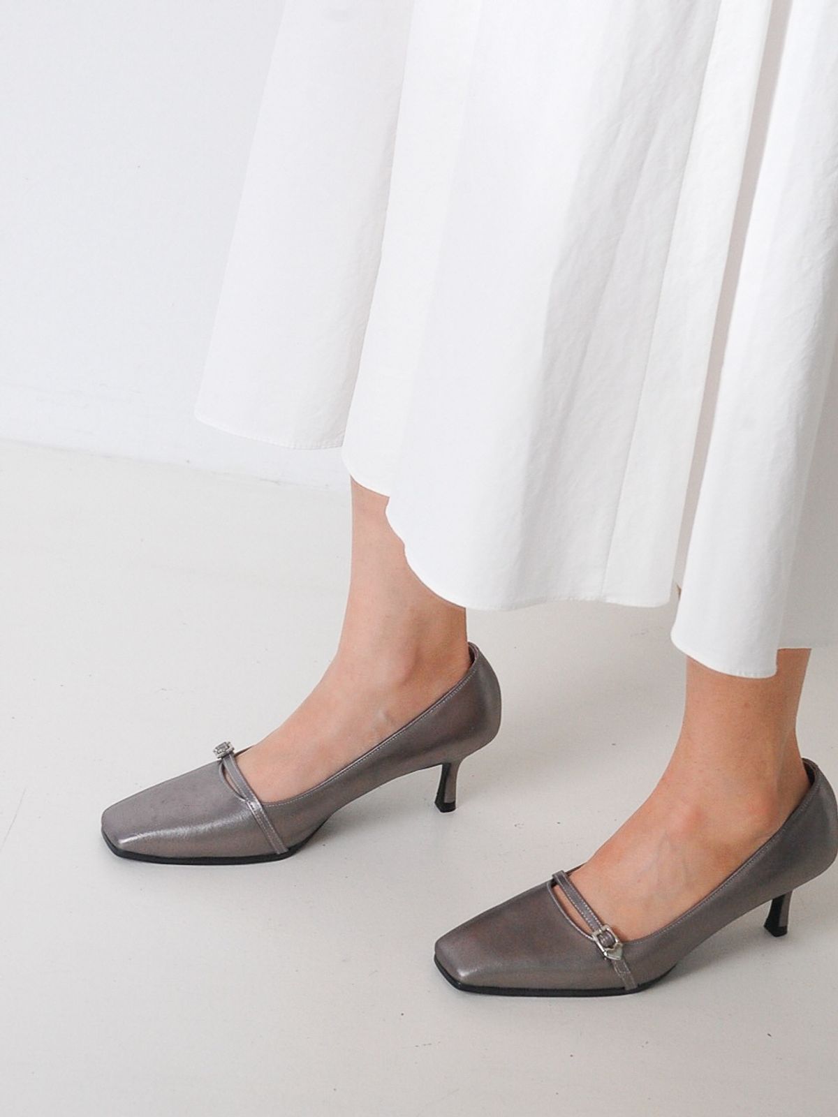 투콤(2COMM) Kihara pumps_dark silver
