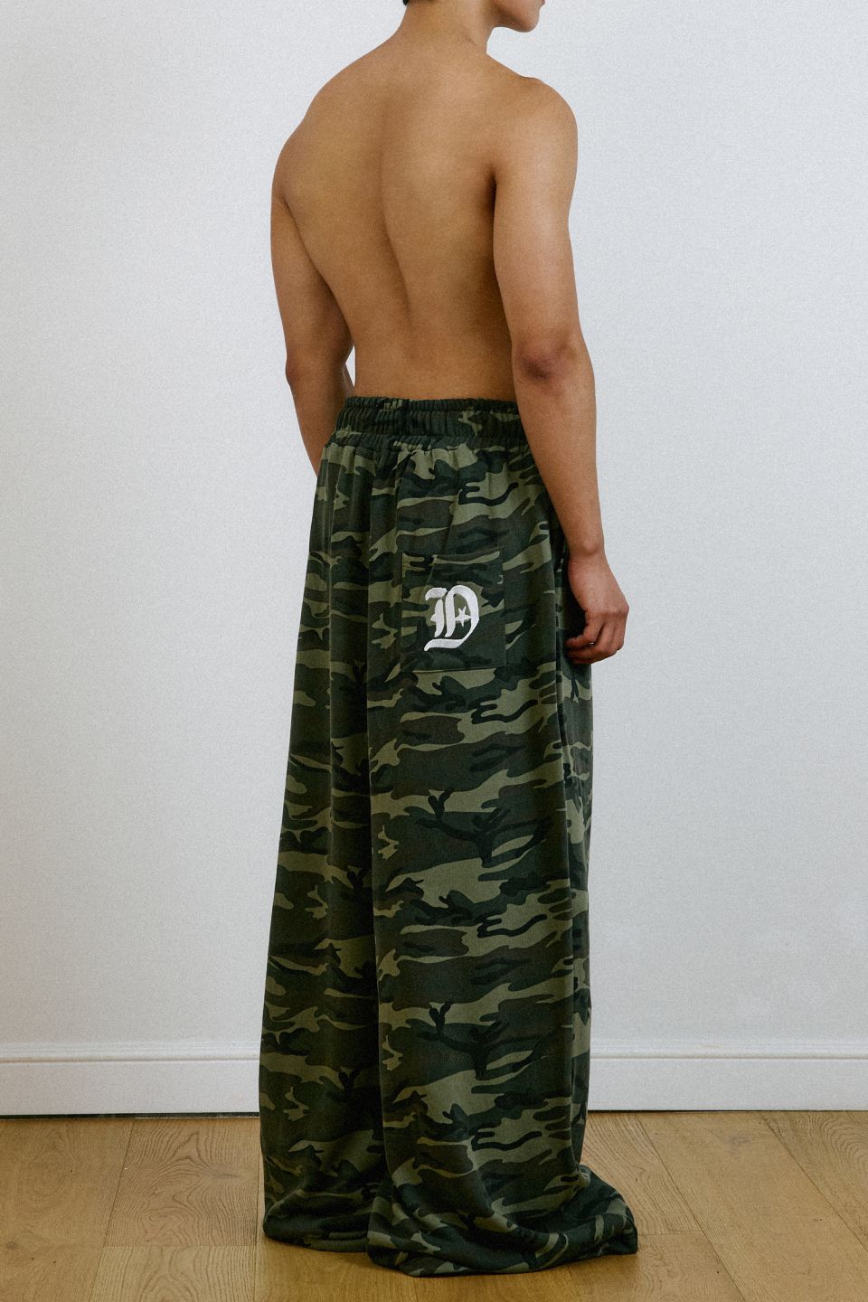 MUSINSA | DRUNKTXT Logo Sweat Pants [Camo]