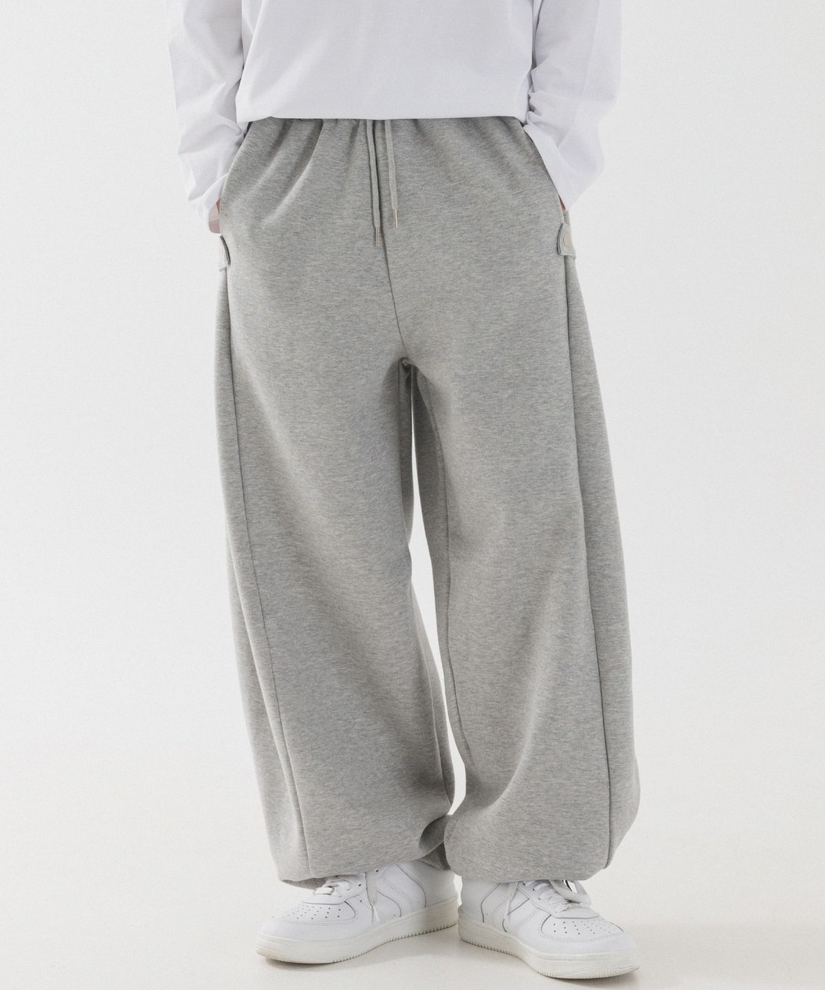 피아네르(PIANER) 스냅 커브드 벌룬 스웨트 팬츠 (멜란지)