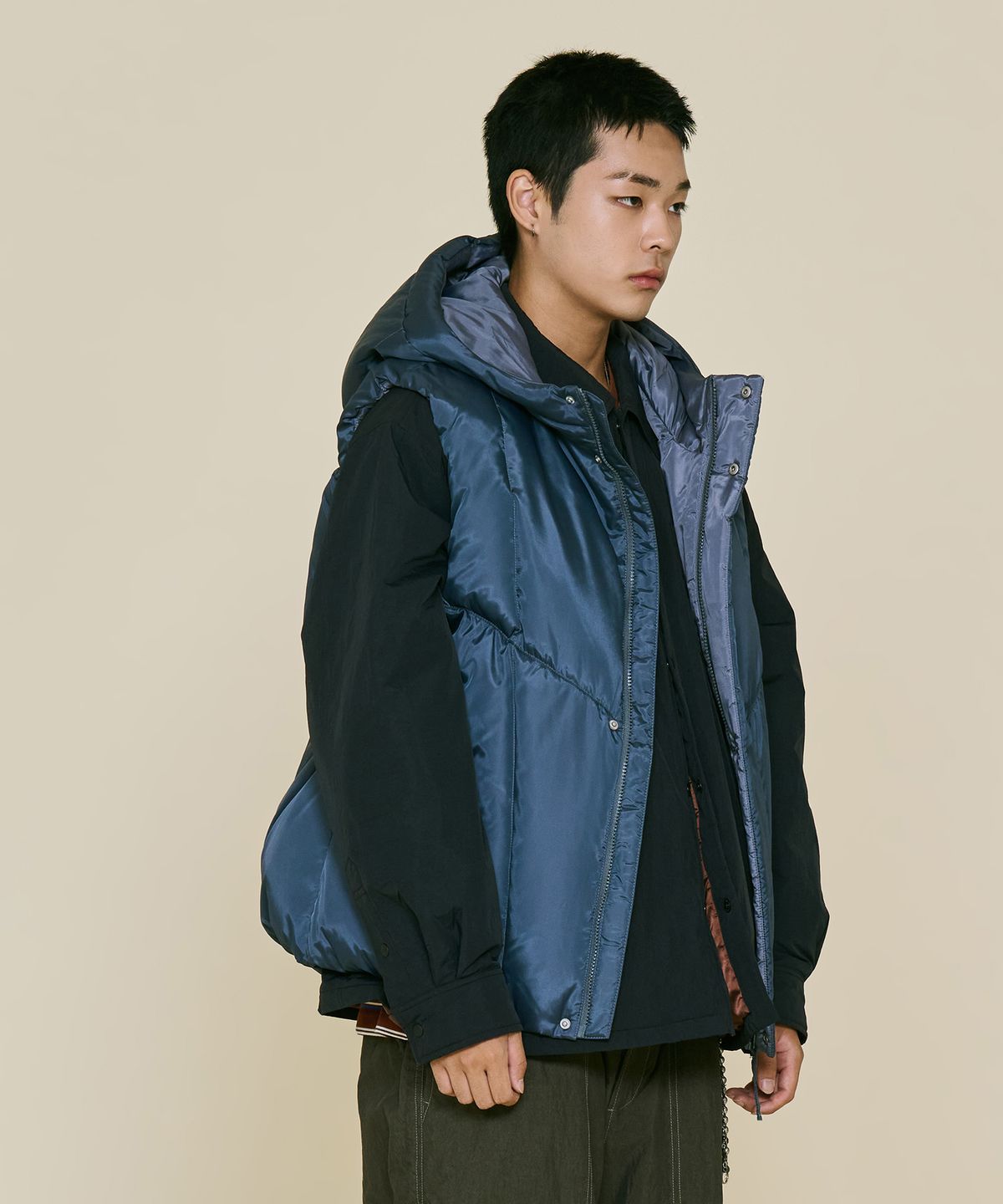 논타입(NONTYPE) NARROW SHELL DOWN VEST (NAVY BLUE)