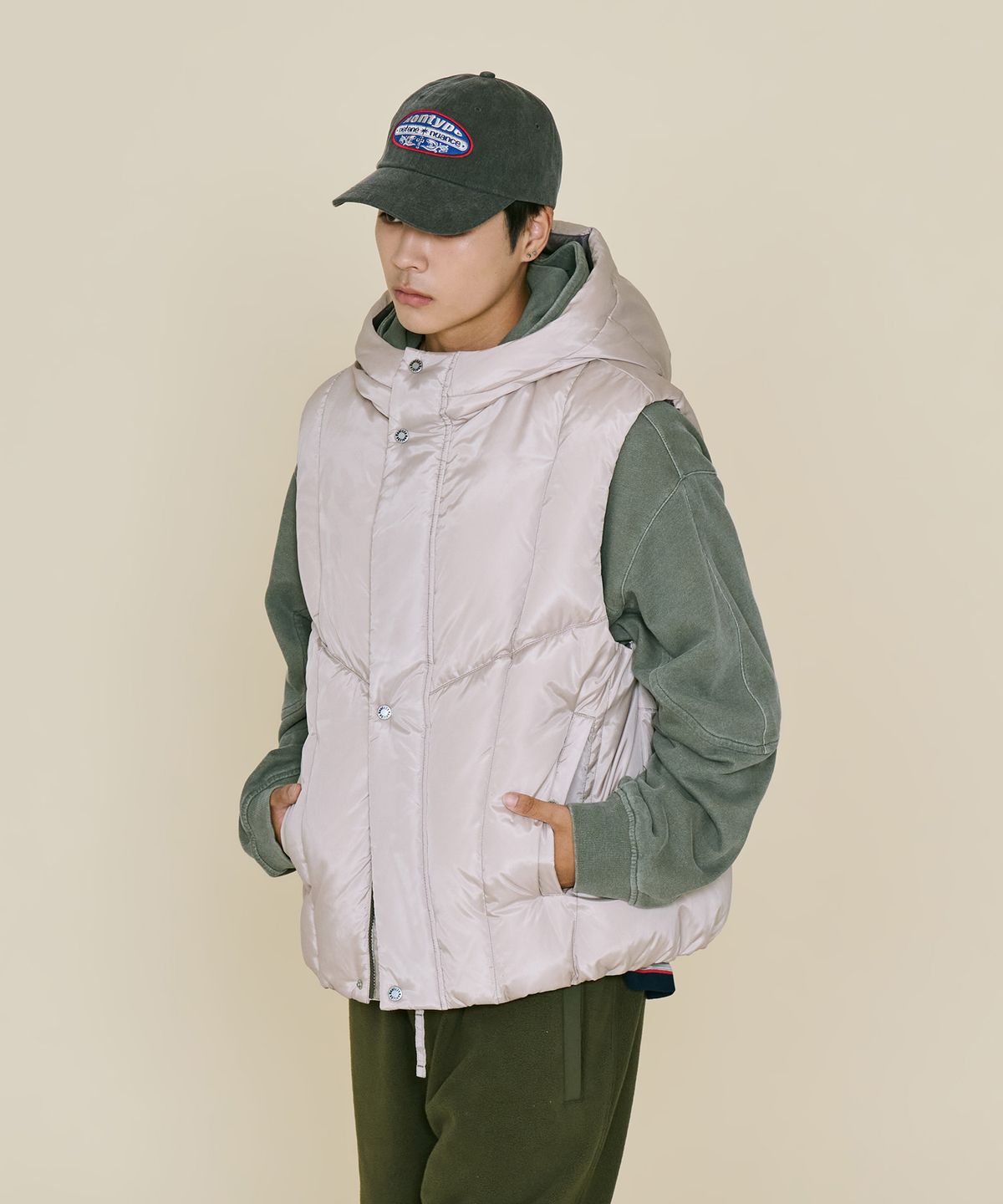 논타입(NONTYPE) NARROW SHELL DOWN VEST (BEIGE)