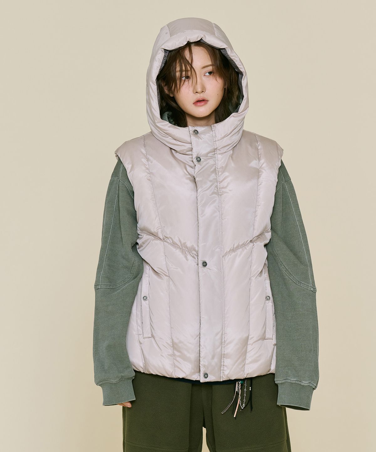논타입(NONTYPE) NARROW SHELL DOWN VEST (BEIGE)