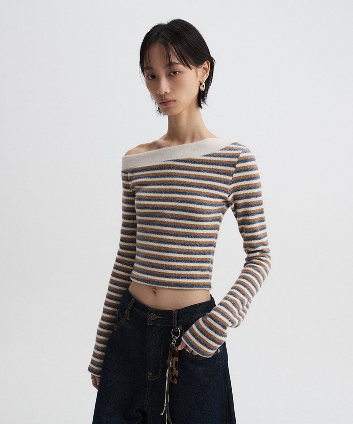 디앤에스알 우먼(DNSR WOMEN) 오프숄더 니티드 스트라이프 롱슬리브 브라운
