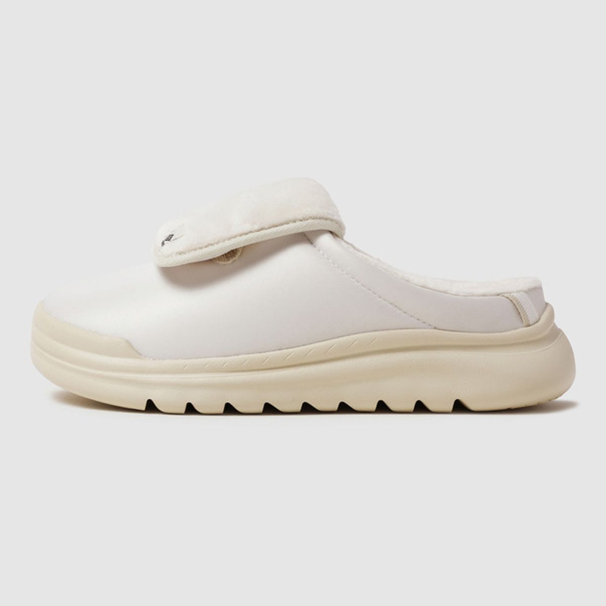 엄브로(UMBRO) HERITAGE PADDING MULE (헤리티지 패딩 뮬) 아이보리 UQ423ETPO0