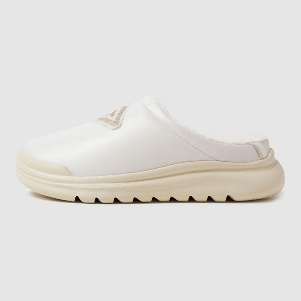 엄브로(UMBRO) HERITAGE PADDING MULE (헤리티지 패딩 뮬) 아이보리 UQ423ETPO0