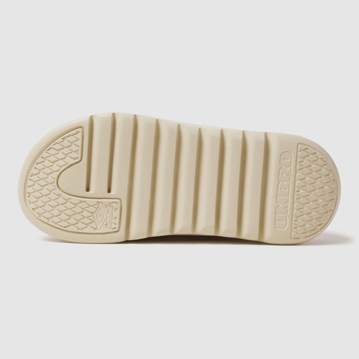 엄브로(UMBRO) HERITAGE PADDING MULE (헤리티지 패딩 뮬) 아이보리 UQ423ETPO0