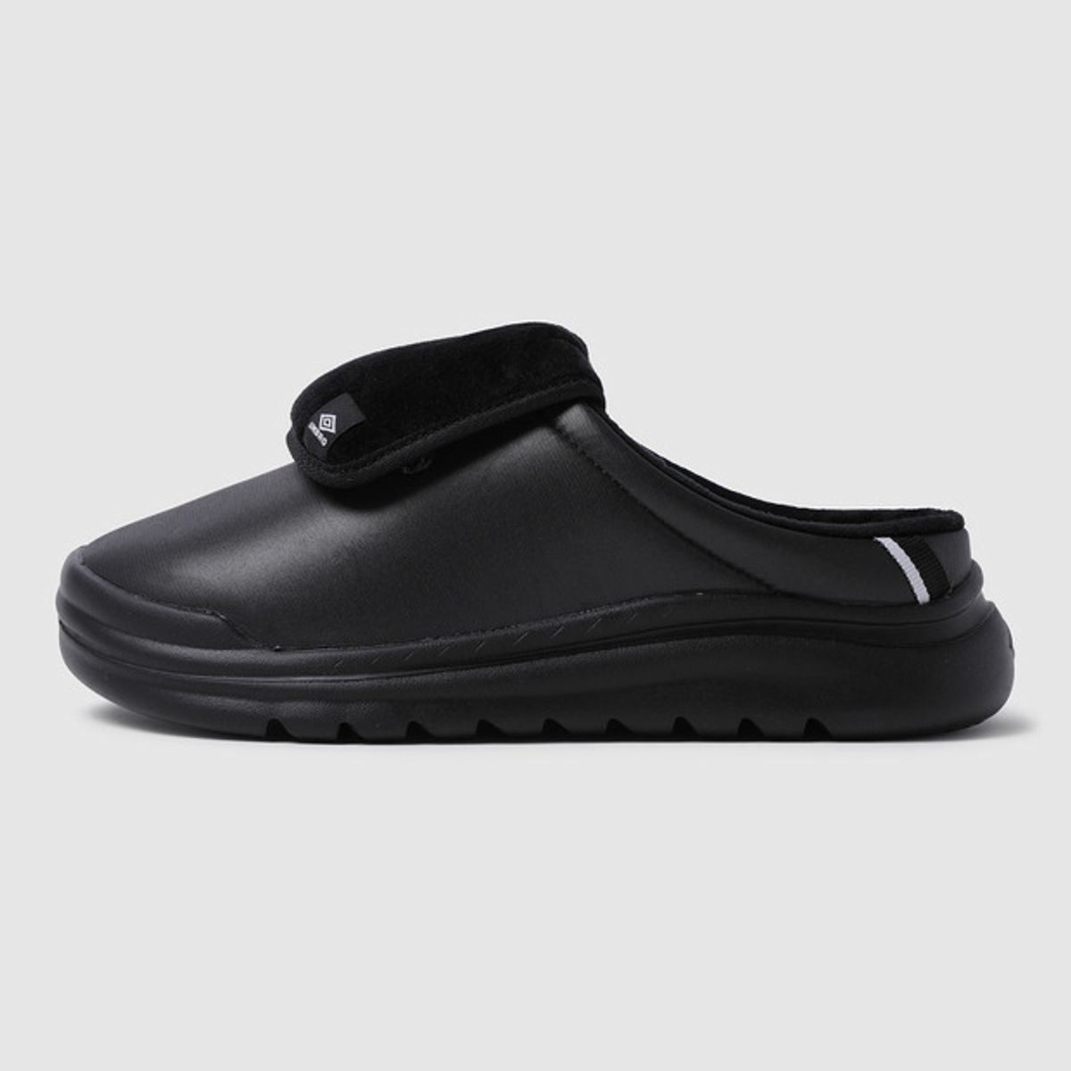 엄브로(UMBRO) HERITAGE PADDING MULE (헤리티지 패딩 뮬) 블랙 UQ423ETPO0