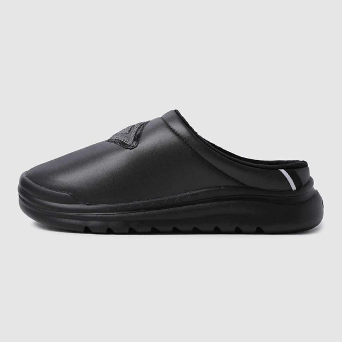 엄브로(UMBRO) HERITAGE PADDING MULE (헤리티지 패딩 뮬) 블랙 UQ423ETPO0