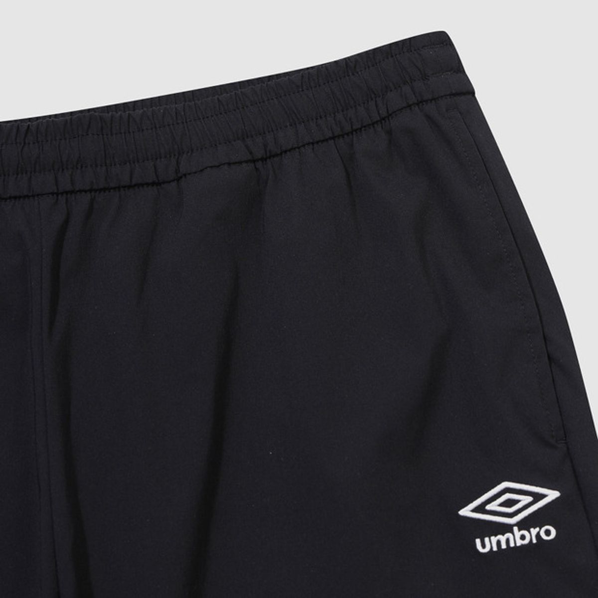 엄브로(UMBRO) 액티브 올라운드 테이퍼드핏 팬츠 블랙 UQ321SPT94