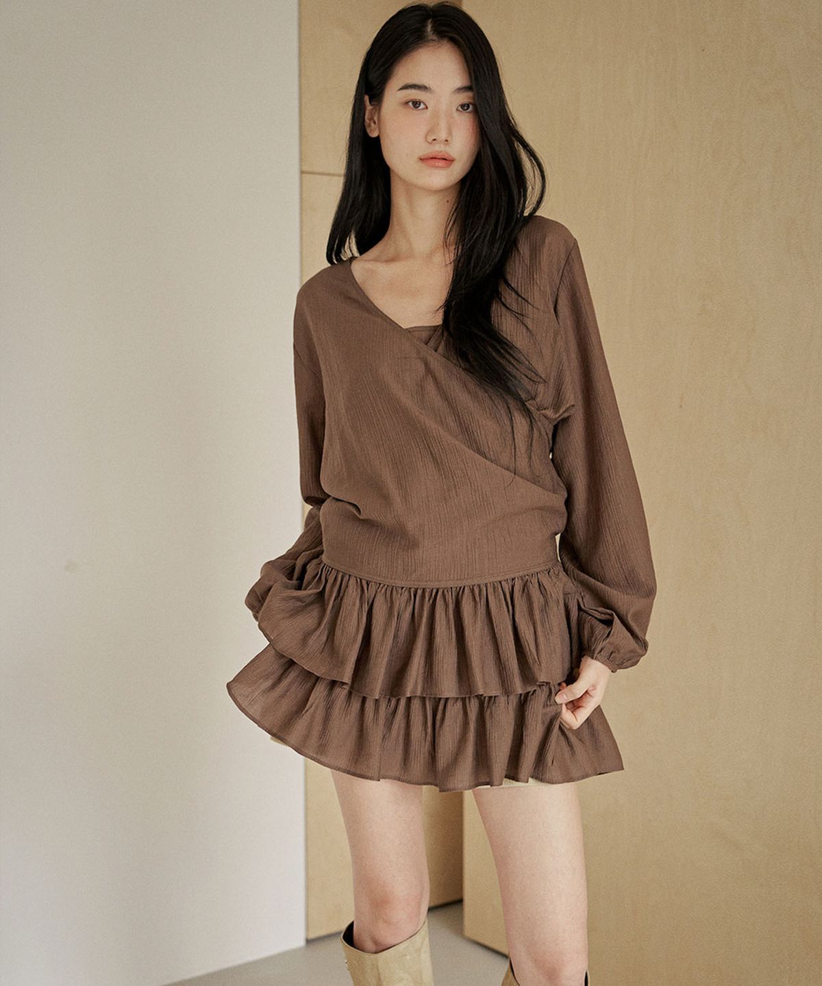 아우로(OURO) FRILL BLOUSE SET-UP [ BROWN ]