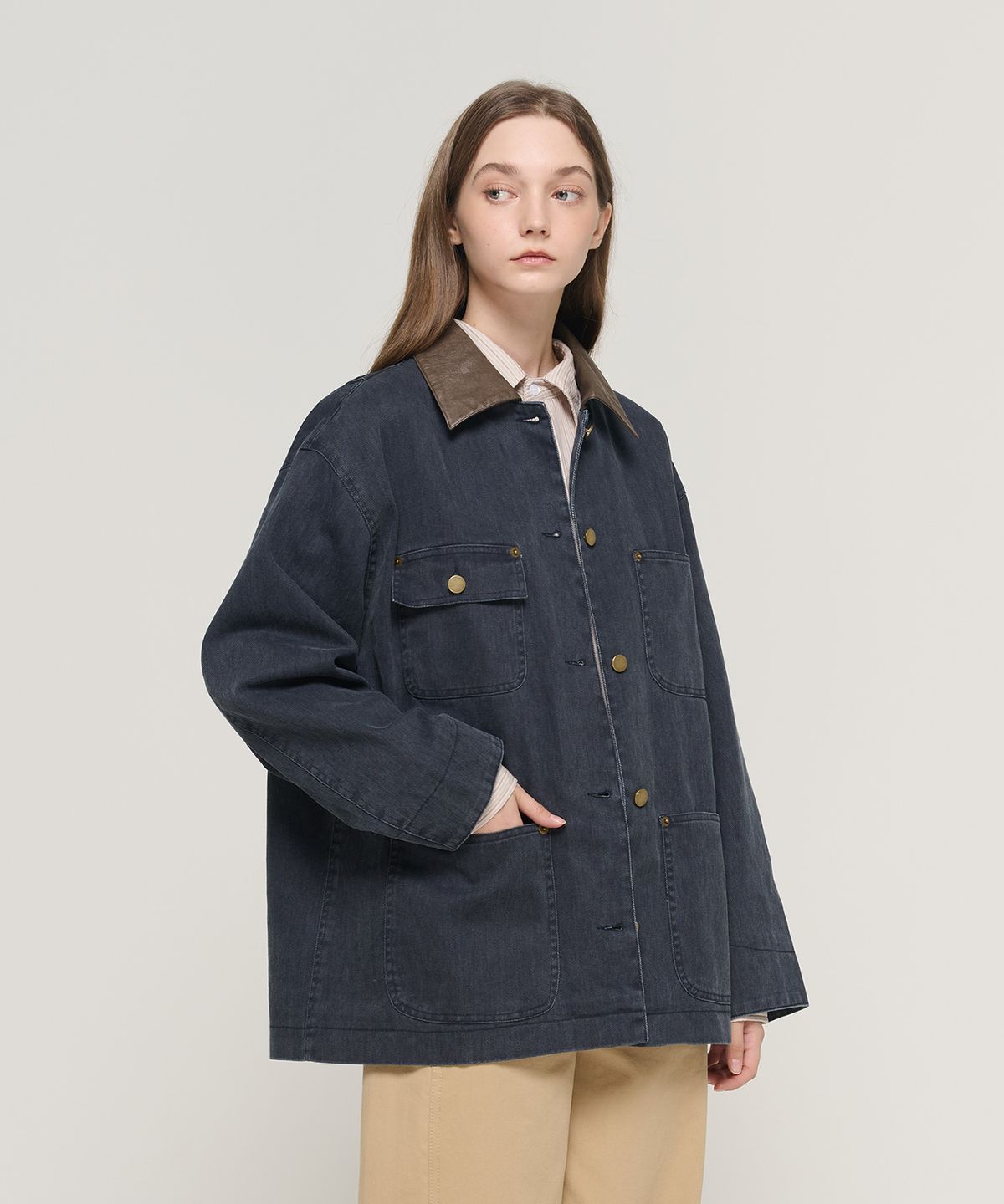 카고브로스 포 우먼(CARGOBROS FOR WOMAN) 배색 카라 포켓 워크 데님 자켓 (진청)