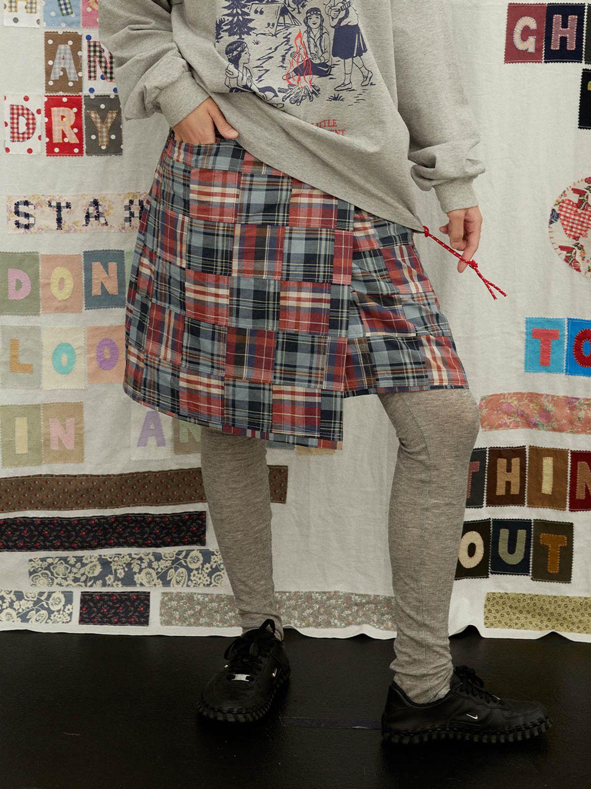 더블쿼츠(DOUBLE QUOTES) 워헬로 패치워크 랩 스커트 (네이비)