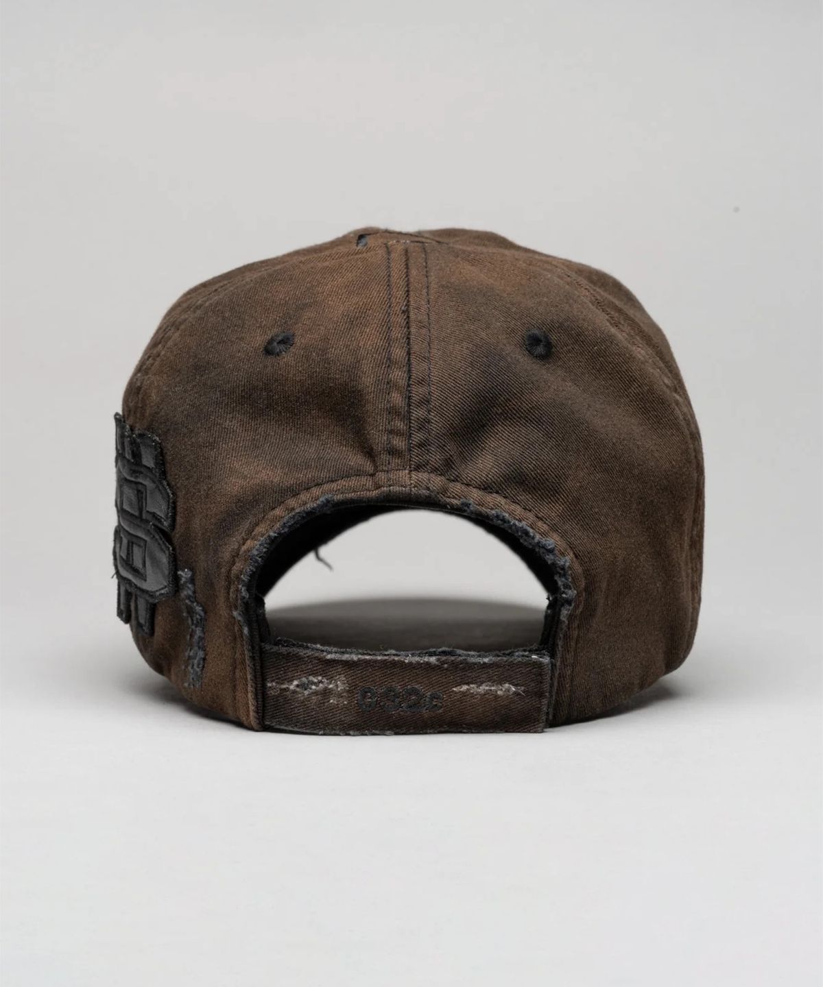 032씨(032C) (U) 디스트레스드 로고 캡 워시드 블랙 DISTRESSED LOGO CAP WASHED BLACK