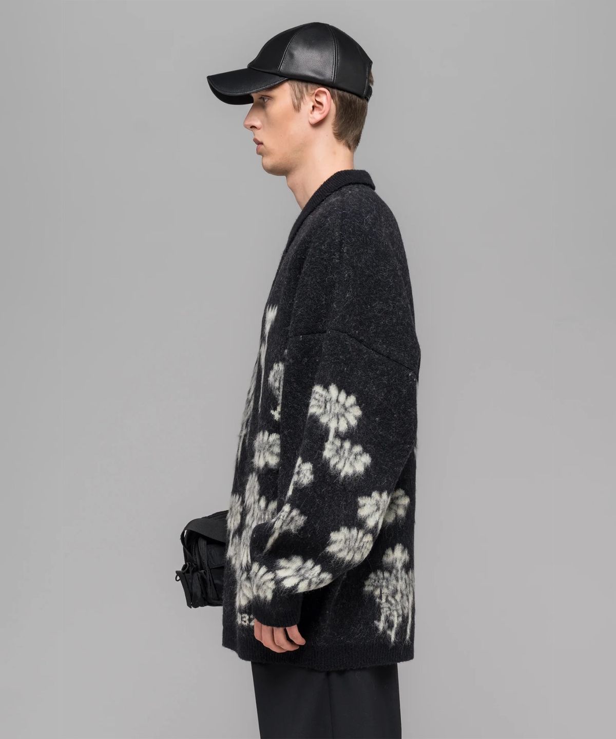 032씨(032C) (U) 멜팅 데이지 니트 폴로 셔츠 블루 그린 MELTING DAISIES KNIT LS POLO SHIRT BLACK/PHOSPHOR GREEN