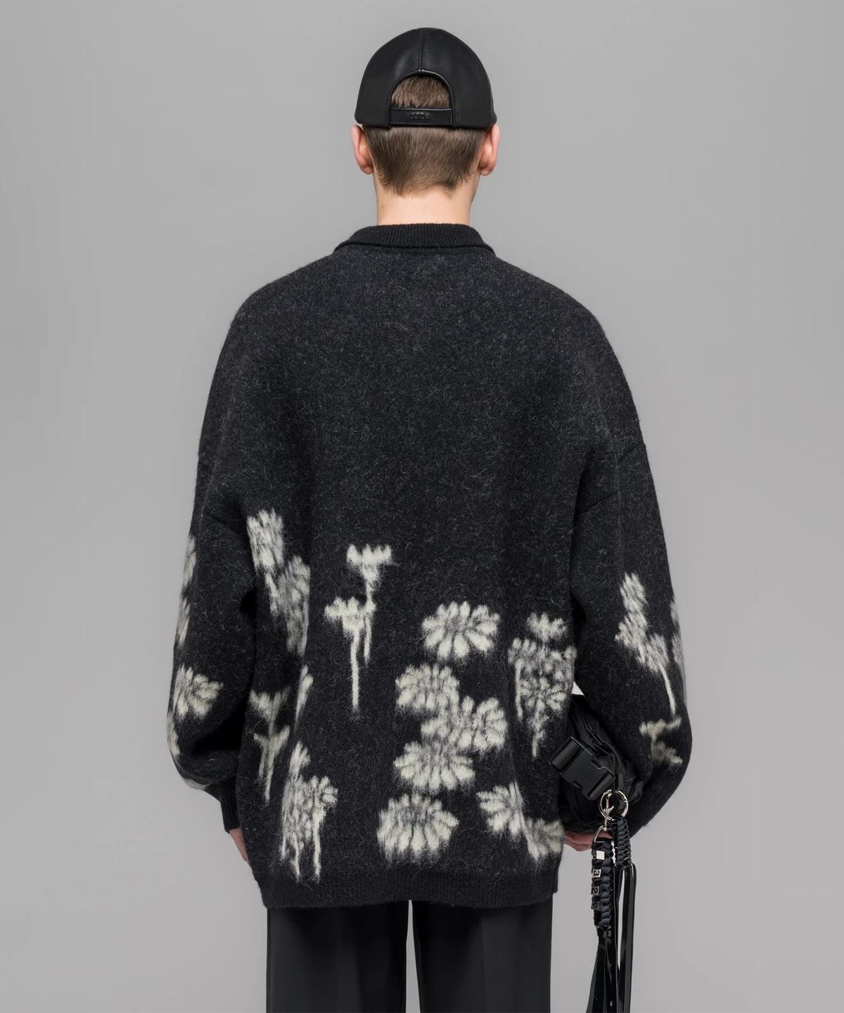 032씨(032C) (U) 멜팅 데이지 니트 폴로 셔츠 블루 그린 MELTING DAISIES KNIT LS POLO SHIRT BLACK/PHOSPHOR GREEN