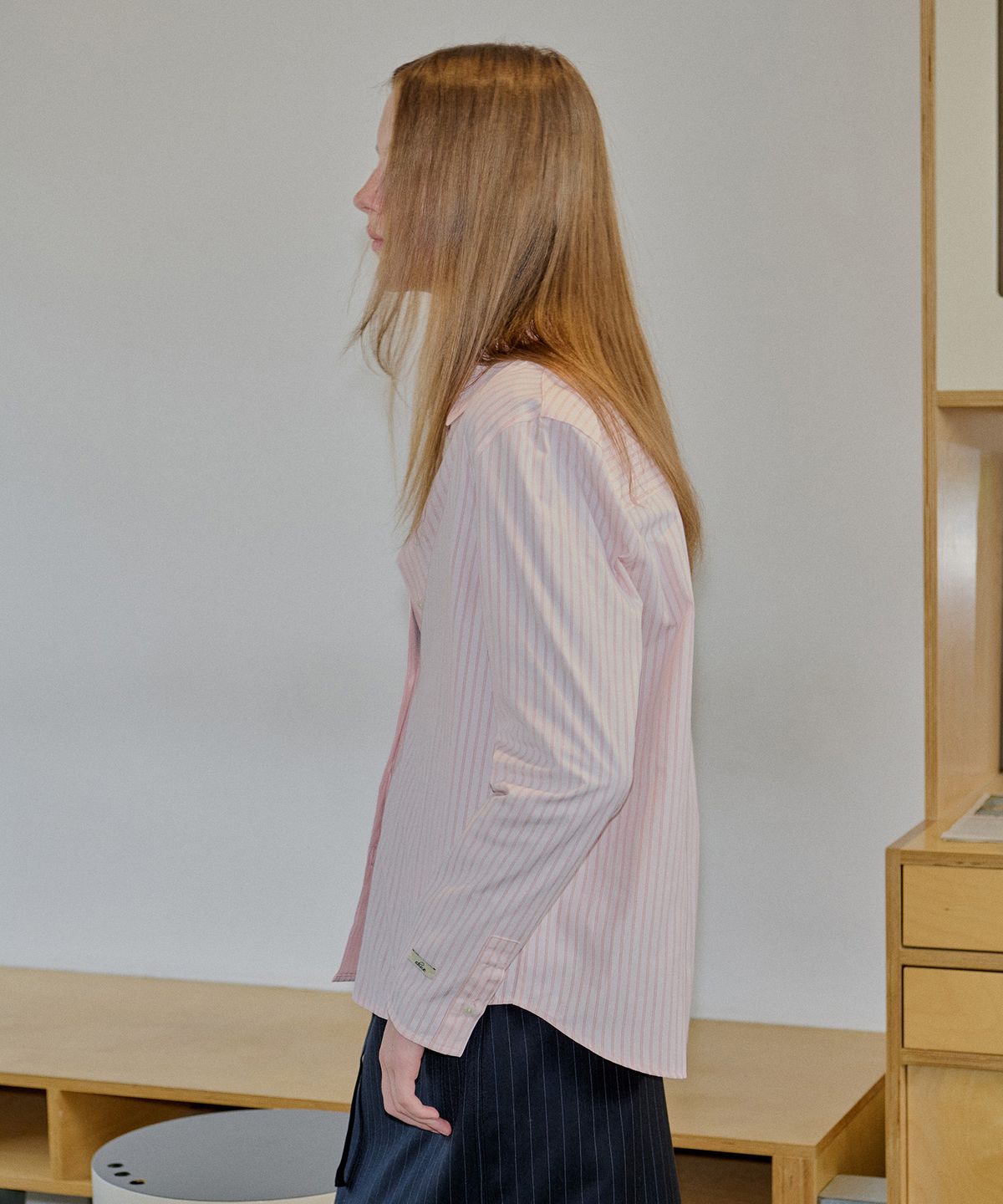 아위(AHWE) STRIPED REGULAR-FIT SHIRT_PINK